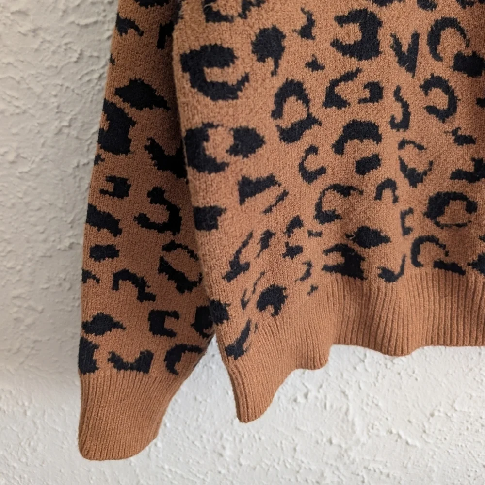 Adora Leopard Pattern V-Neck Sweater - Picture 2 of 6